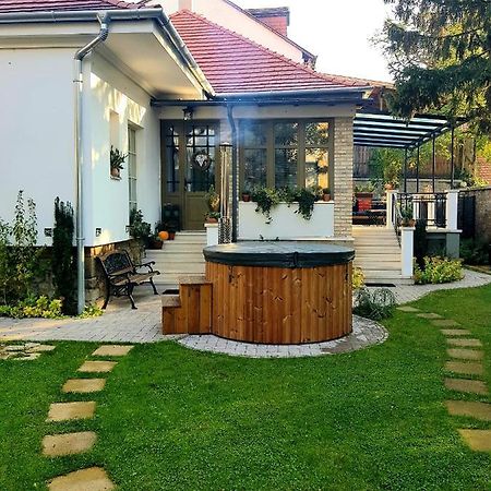 Belvarosi Kerteshaz Кестхей Екстер'єр фото