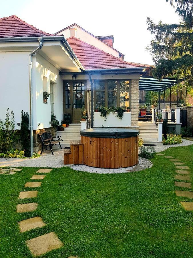 Belvarosi Kerteshaz Кестхей Екстер'єр фото